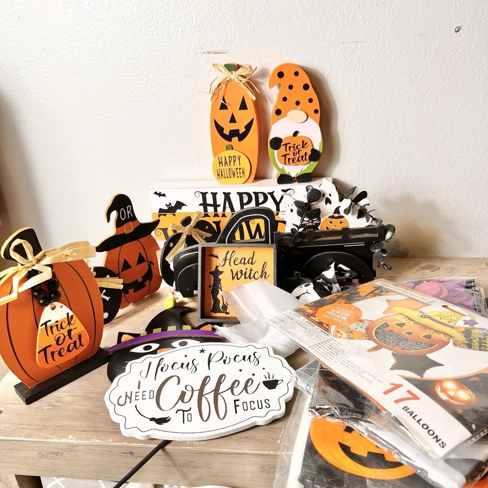 Halloween Decor Lot‎ 15+ Piece Decor, Signs, Pumpkins, Banners, Candy Bags